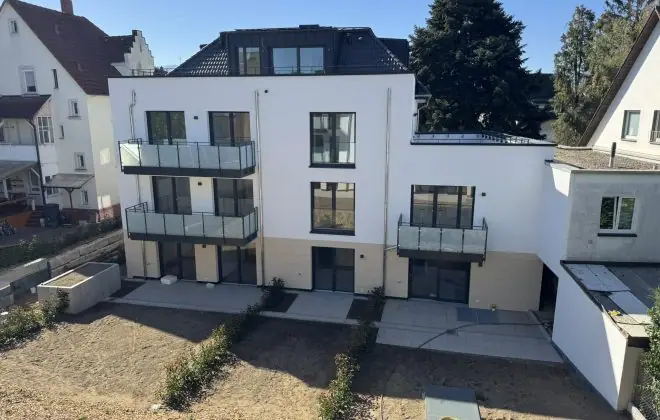 Die Außenanlage wird hergestellt